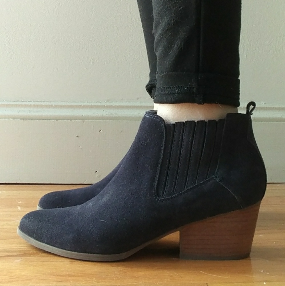 Crown vintage navy blue suede ankle boots 8.5